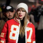 Foto del perfil de taylor swift travis kelce jacket